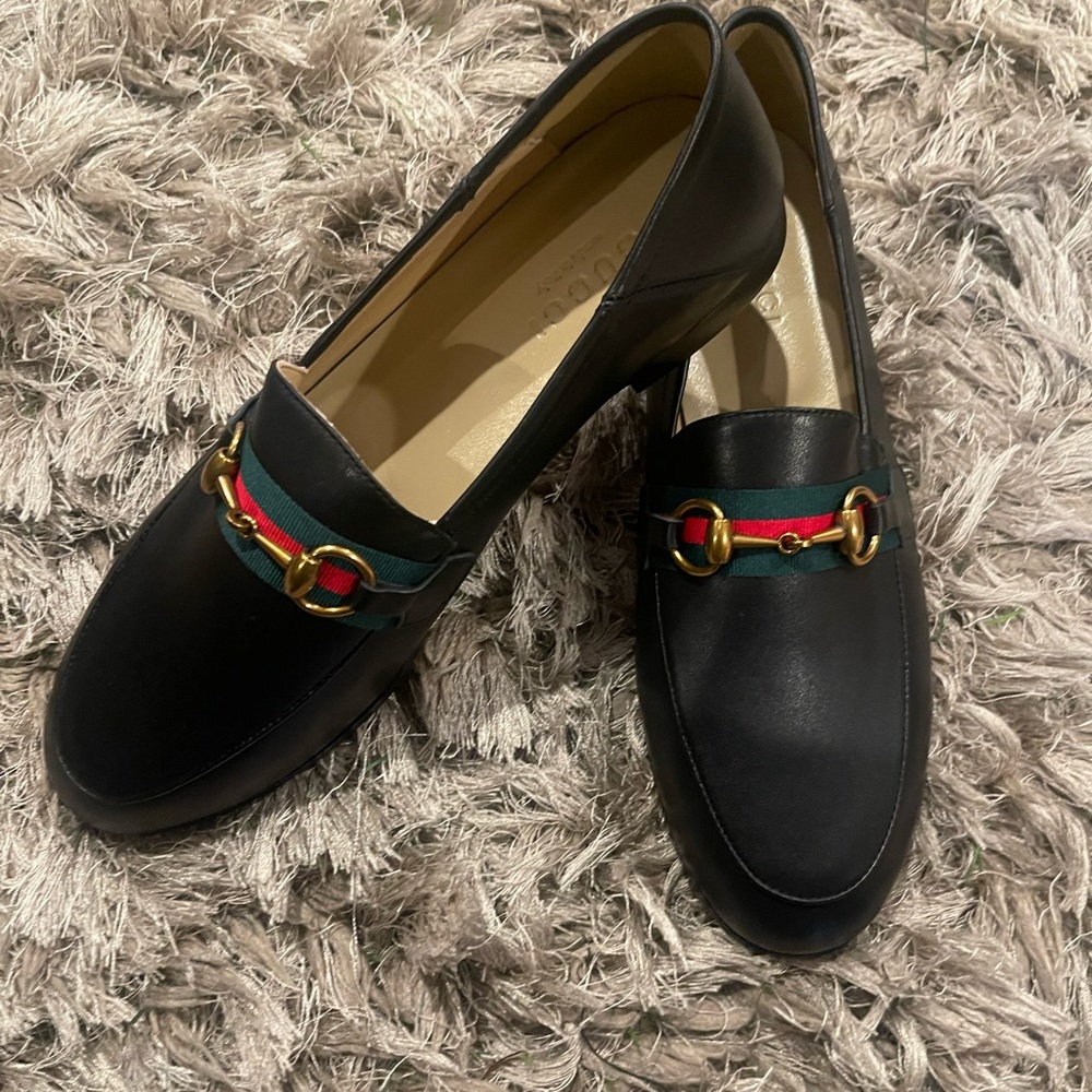 Beautiful calfskin Gucci loafer in black